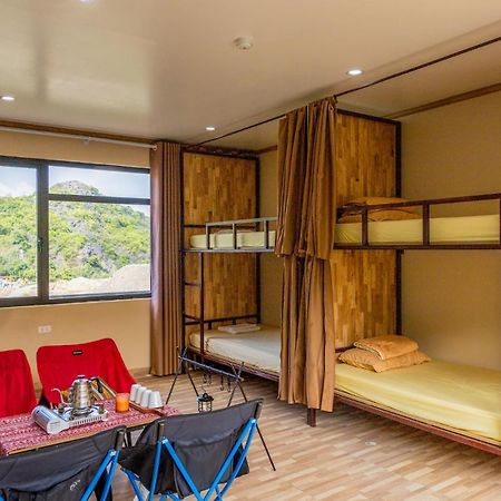 Republic Hostel Cat Ba Xuan Dam 外观 照片